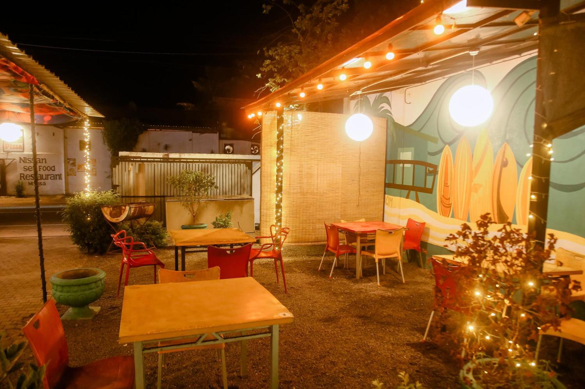 Hangover Hostels Mirissa Exterior photo