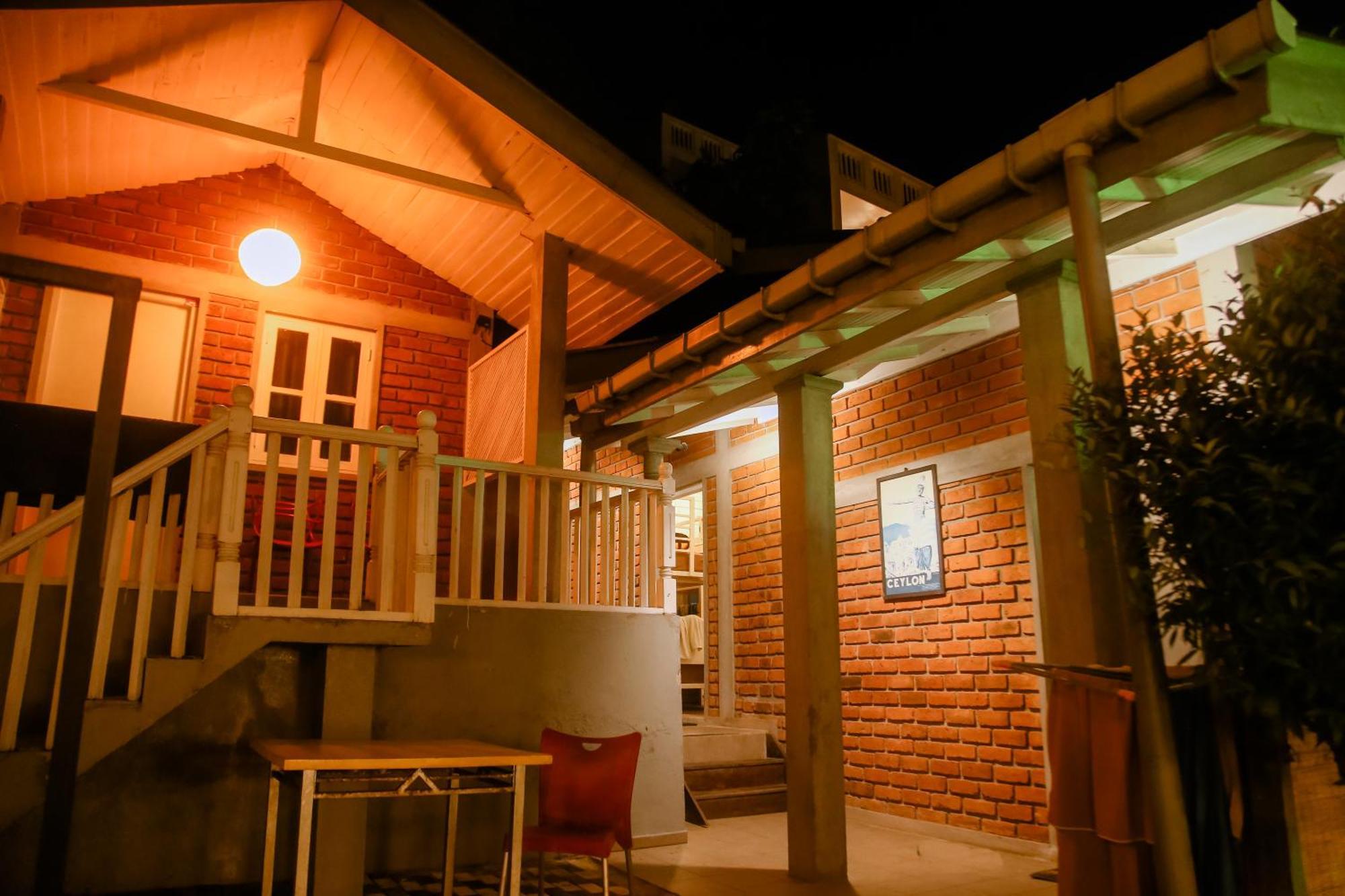 Hangover Hostels Mirissa Exterior photo